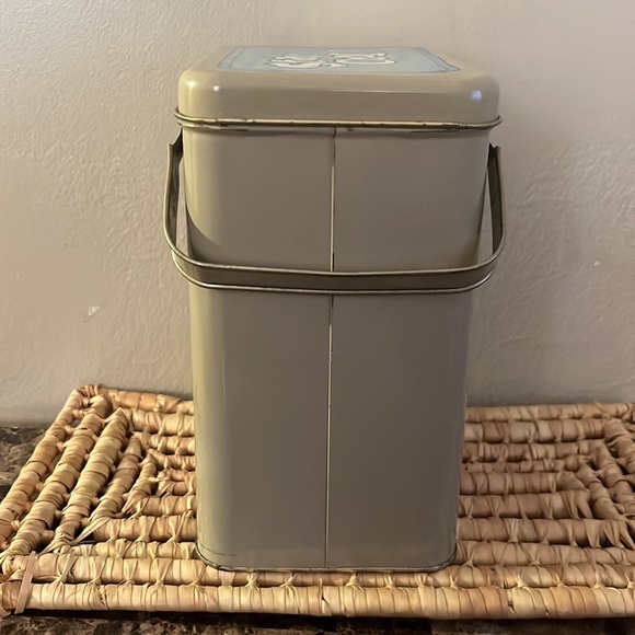 Vintage Hallmark Shirt Tales Penguin “Stay Cool” Tin Container with Handles - Picture 4 of 14